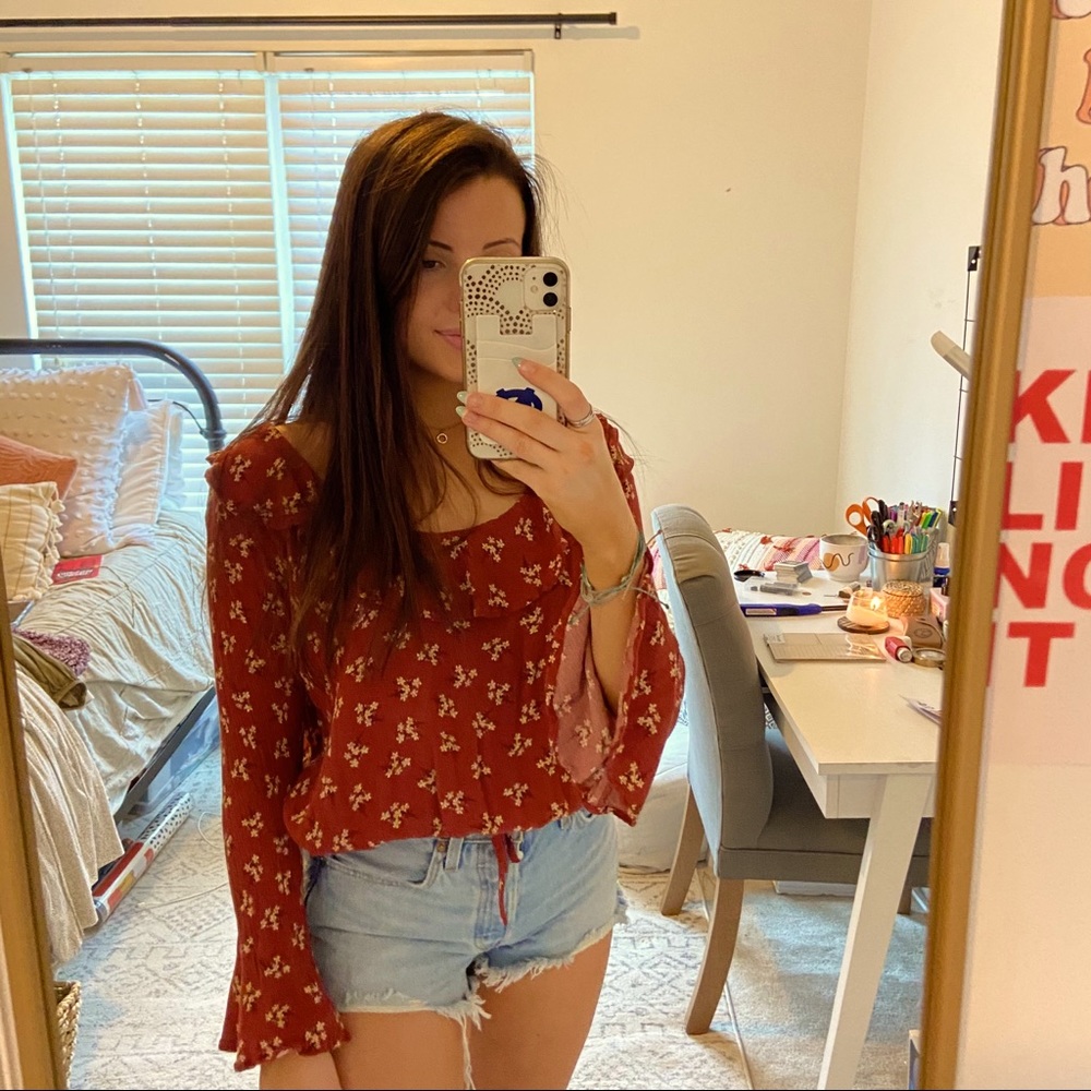 AE bell sleeve cropped wide next shirt